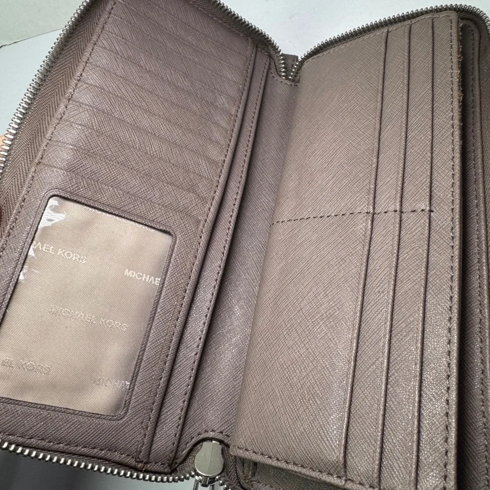 Michael Kors Saffiano Leather‎ Zip Around Accordion Continental Wallet in Taupe